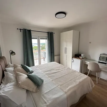 Marela Guest house *